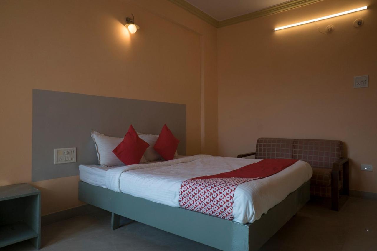 Oyo Flagship 37830 Hotel Aakar International Satara Eksteriør bilde