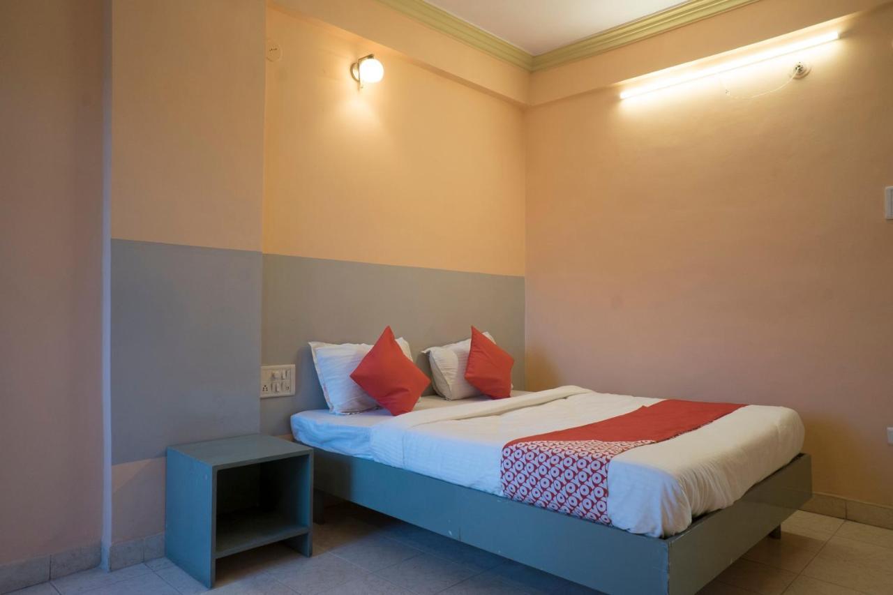 Oyo Flagship 37830 Hotel Aakar International Satara Eksteriør bilde