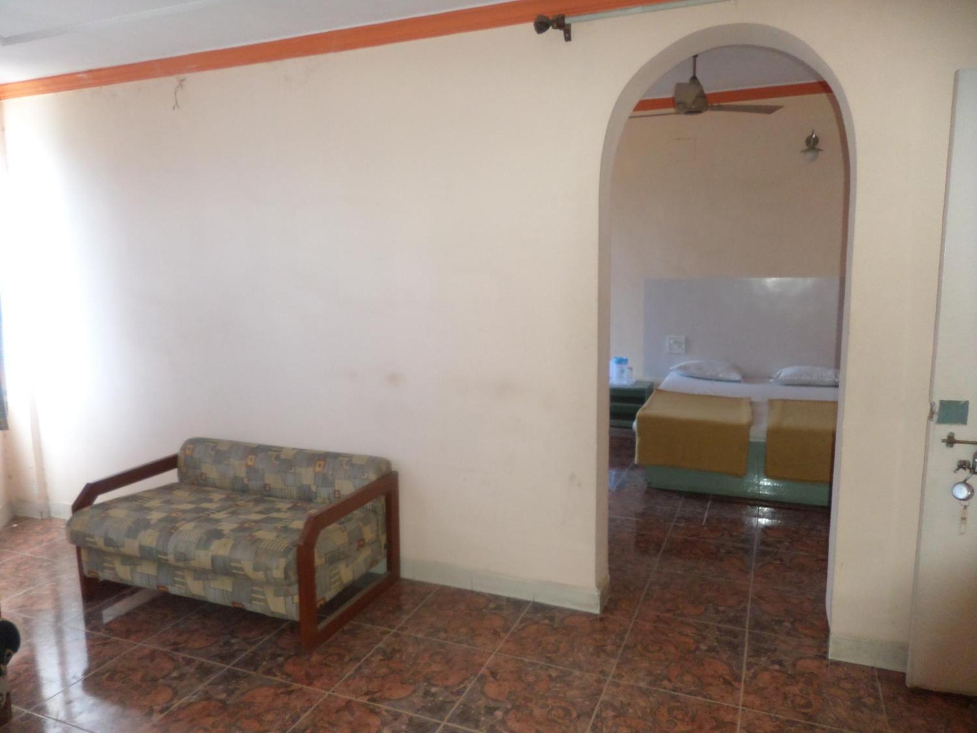 Oyo Flagship 37830 Hotel Aakar International Satara Eksteriør bilde