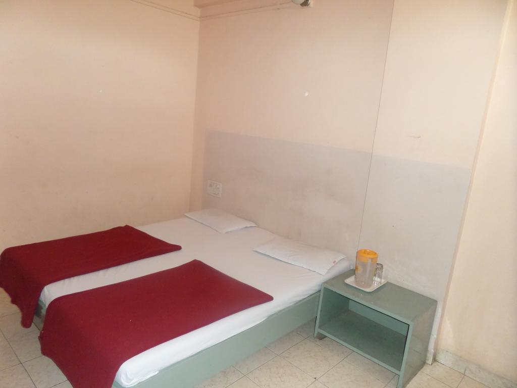 Oyo Flagship 37830 Hotel Aakar International Satara Eksteriør bilde