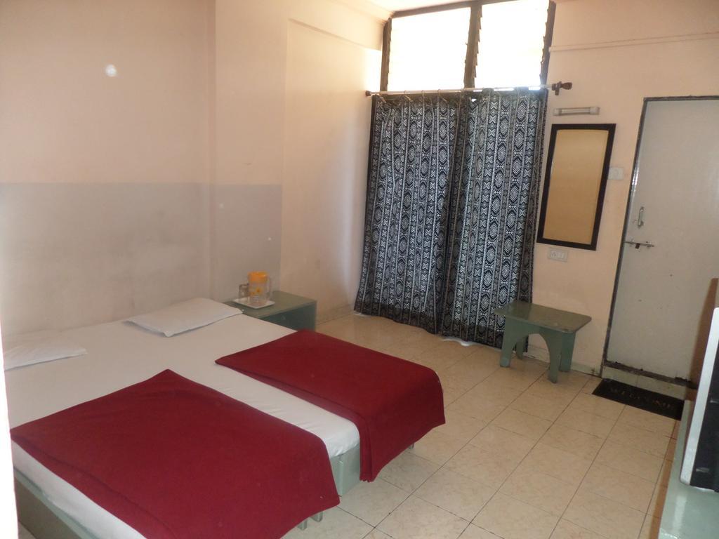 Oyo Flagship 37830 Hotel Aakar International Satara Eksteriør bilde