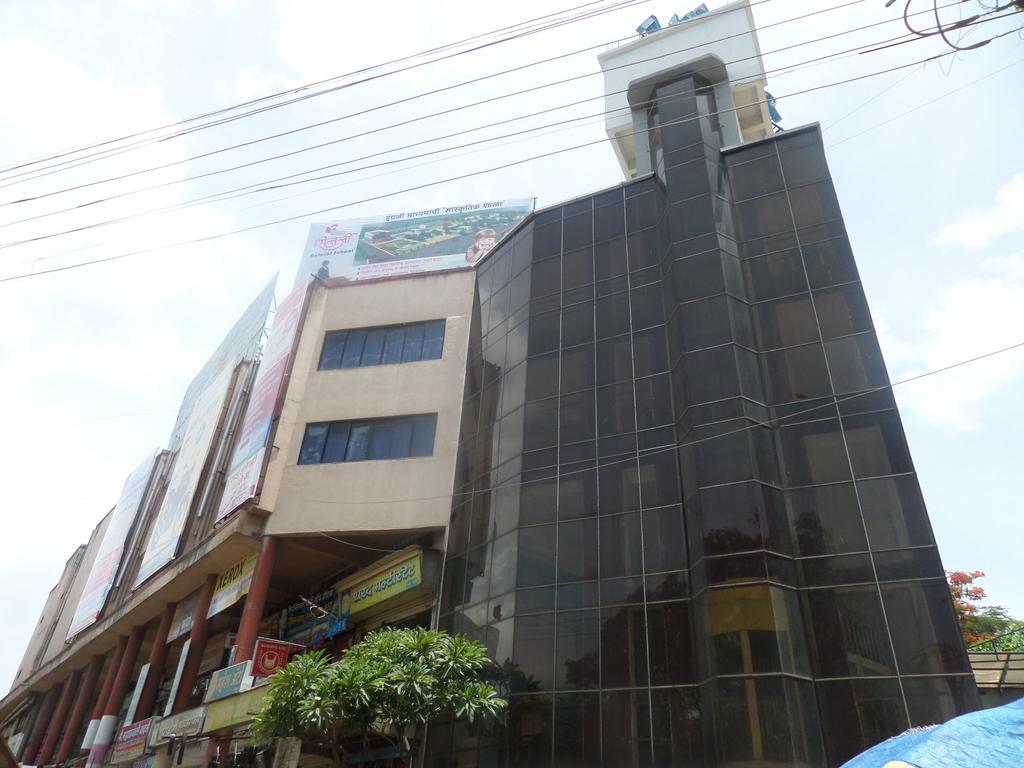 Oyo Flagship 37830 Hotel Aakar International Satara Eksteriør bilde