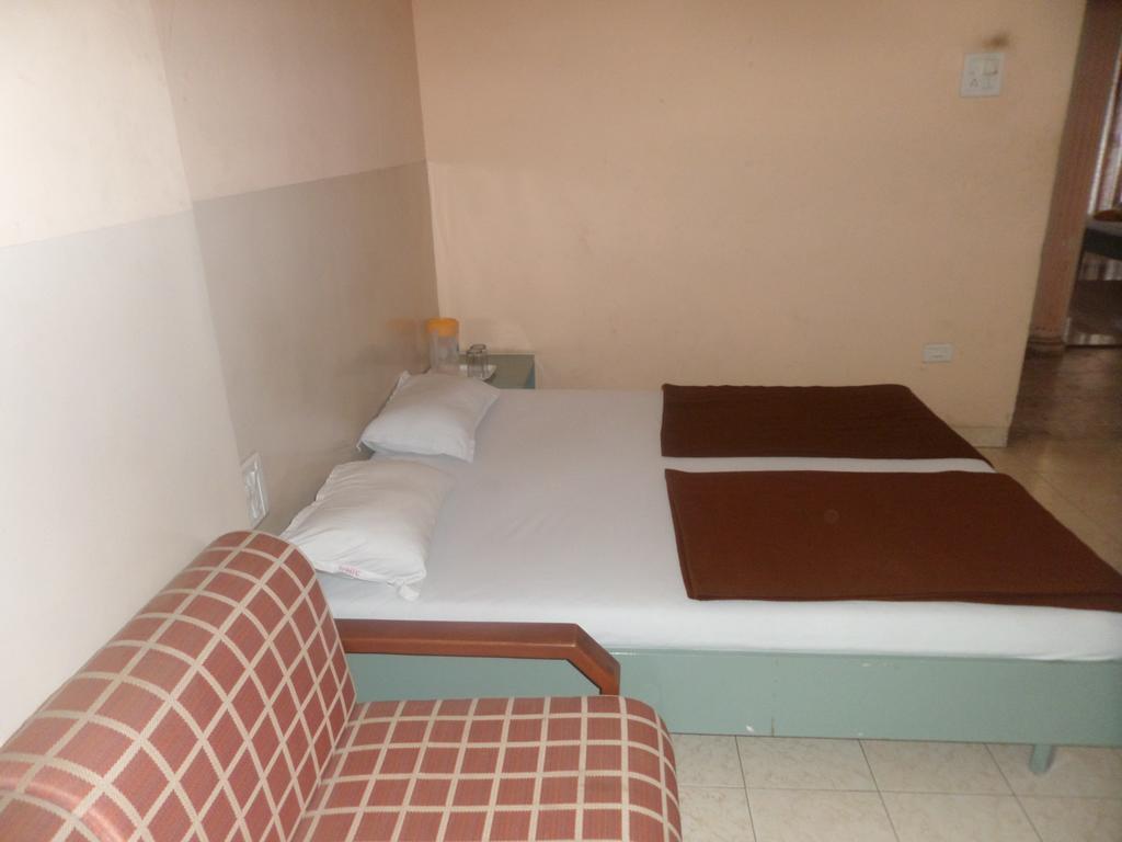 Oyo Flagship 37830 Hotel Aakar International Satara Eksteriør bilde