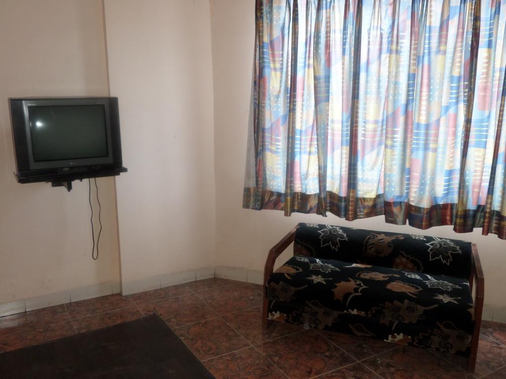 Oyo Flagship 37830 Hotel Aakar International Satara Eksteriør bilde