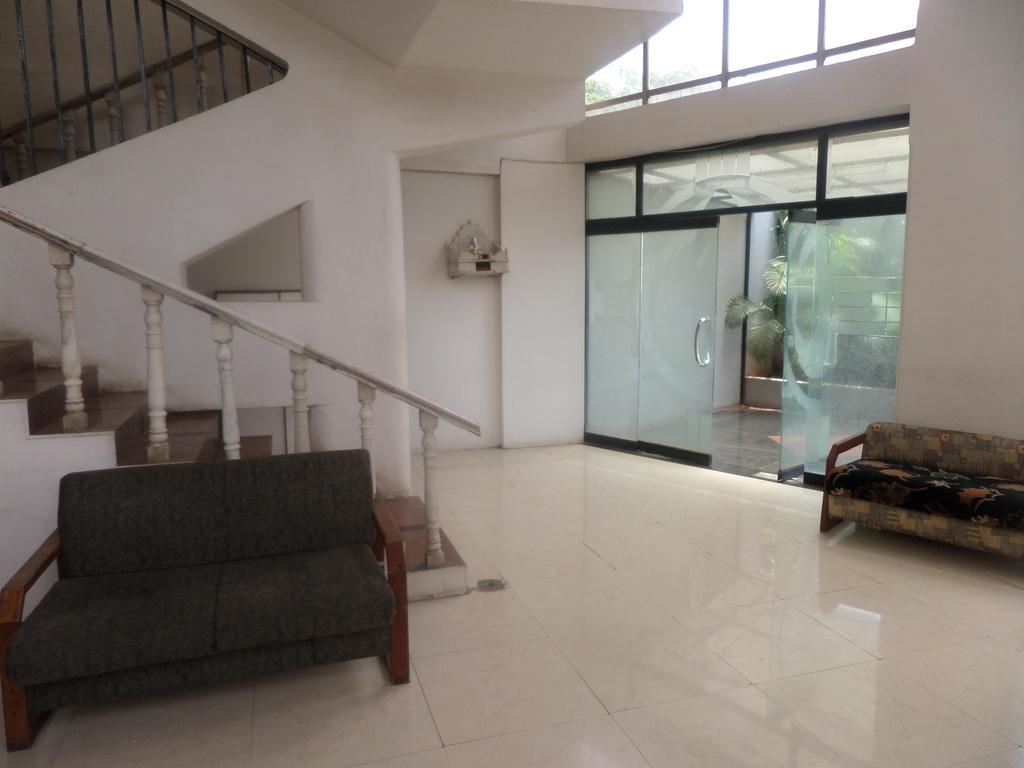 Oyo Flagship 37830 Hotel Aakar International Satara Eksteriør bilde