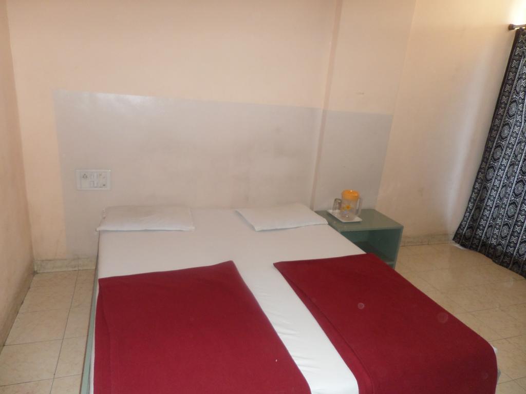 Oyo Flagship 37830 Hotel Aakar International Satara Eksteriør bilde