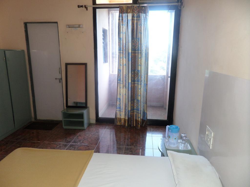 Oyo Flagship 37830 Hotel Aakar International Satara Eksteriør bilde