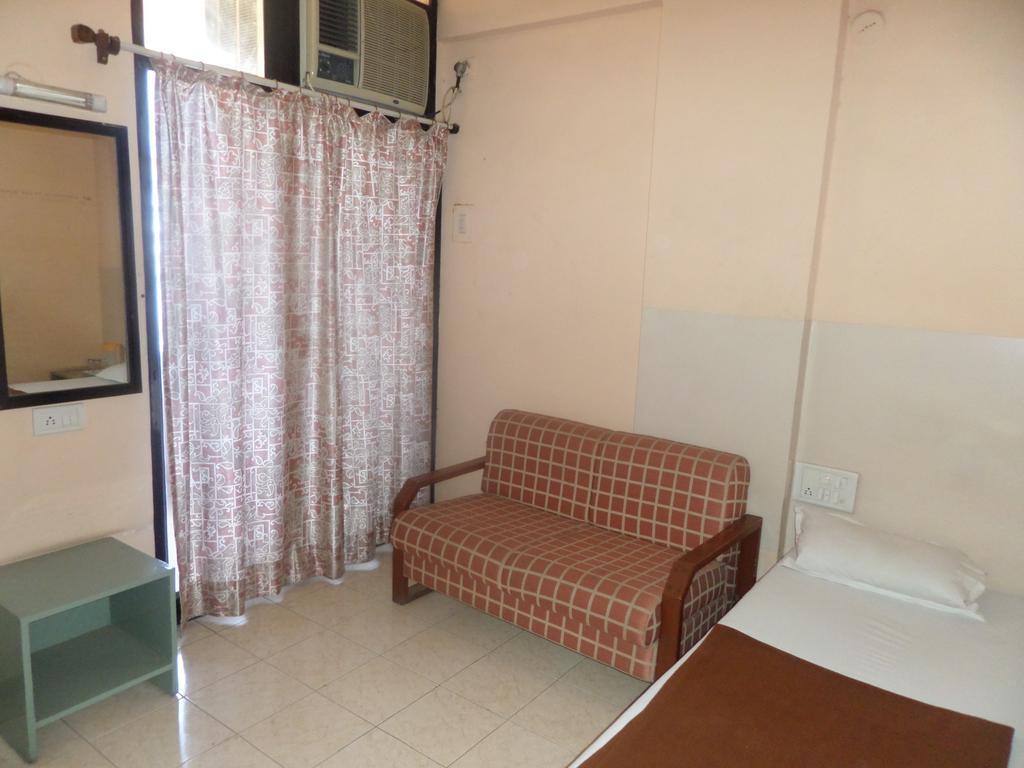 Oyo Flagship 37830 Hotel Aakar International Satara Eksteriør bilde