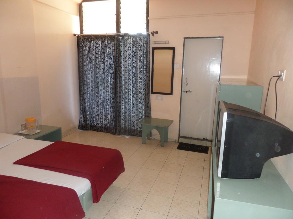 Oyo Flagship 37830 Hotel Aakar International Satara Eksteriør bilde