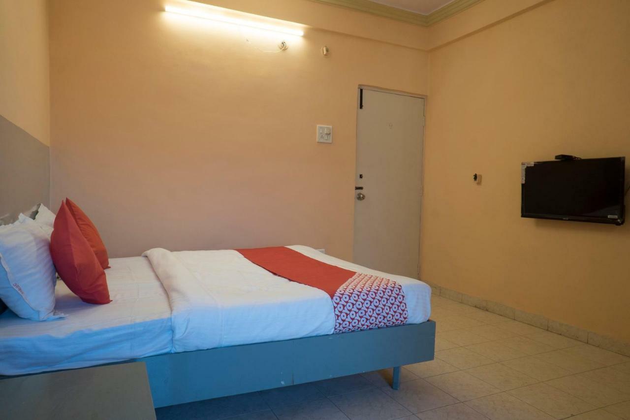 Oyo Flagship 37830 Hotel Aakar International Satara Eksteriør bilde