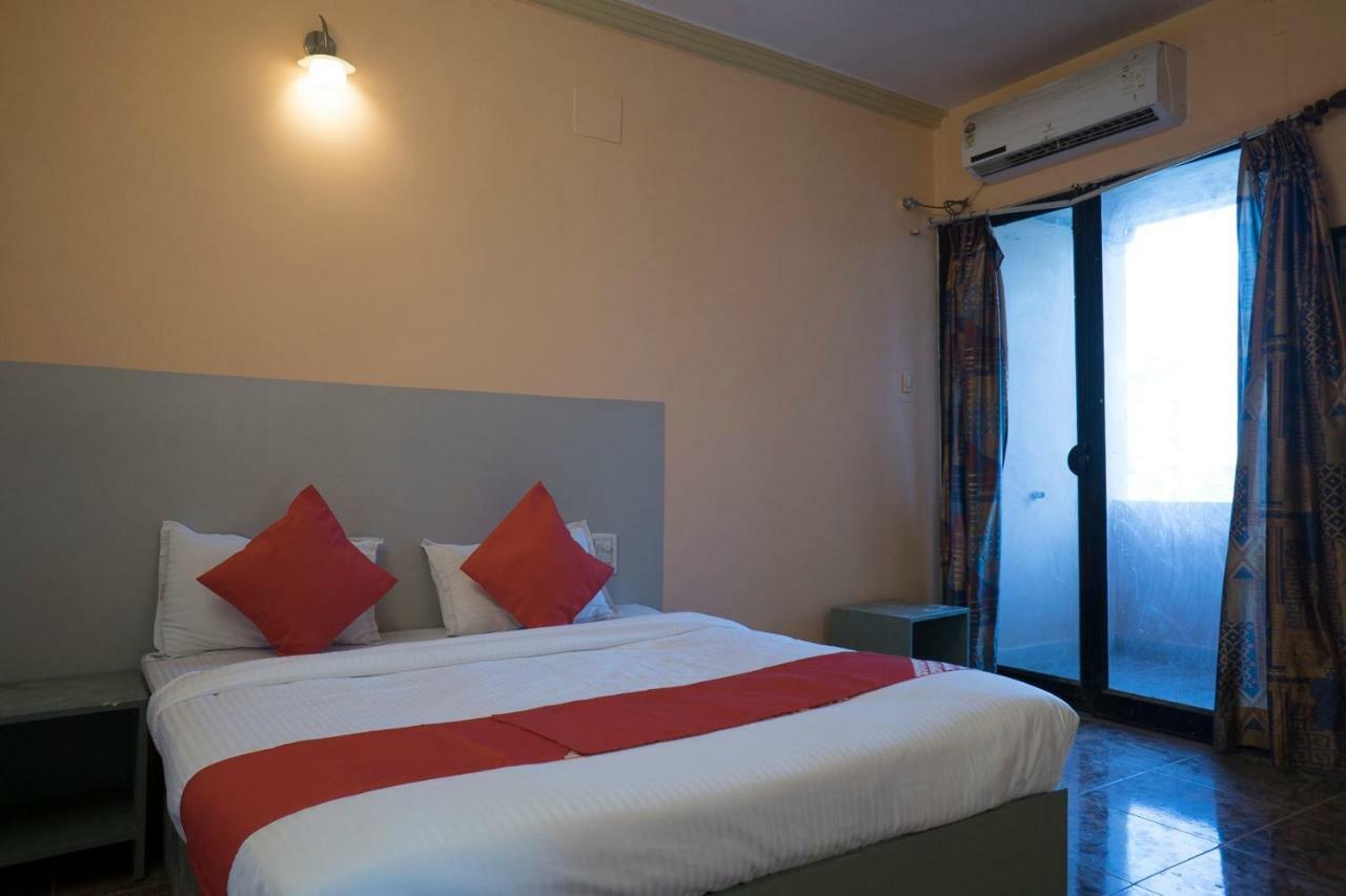 Oyo Flagship 37830 Hotel Aakar International Satara Eksteriør bilde