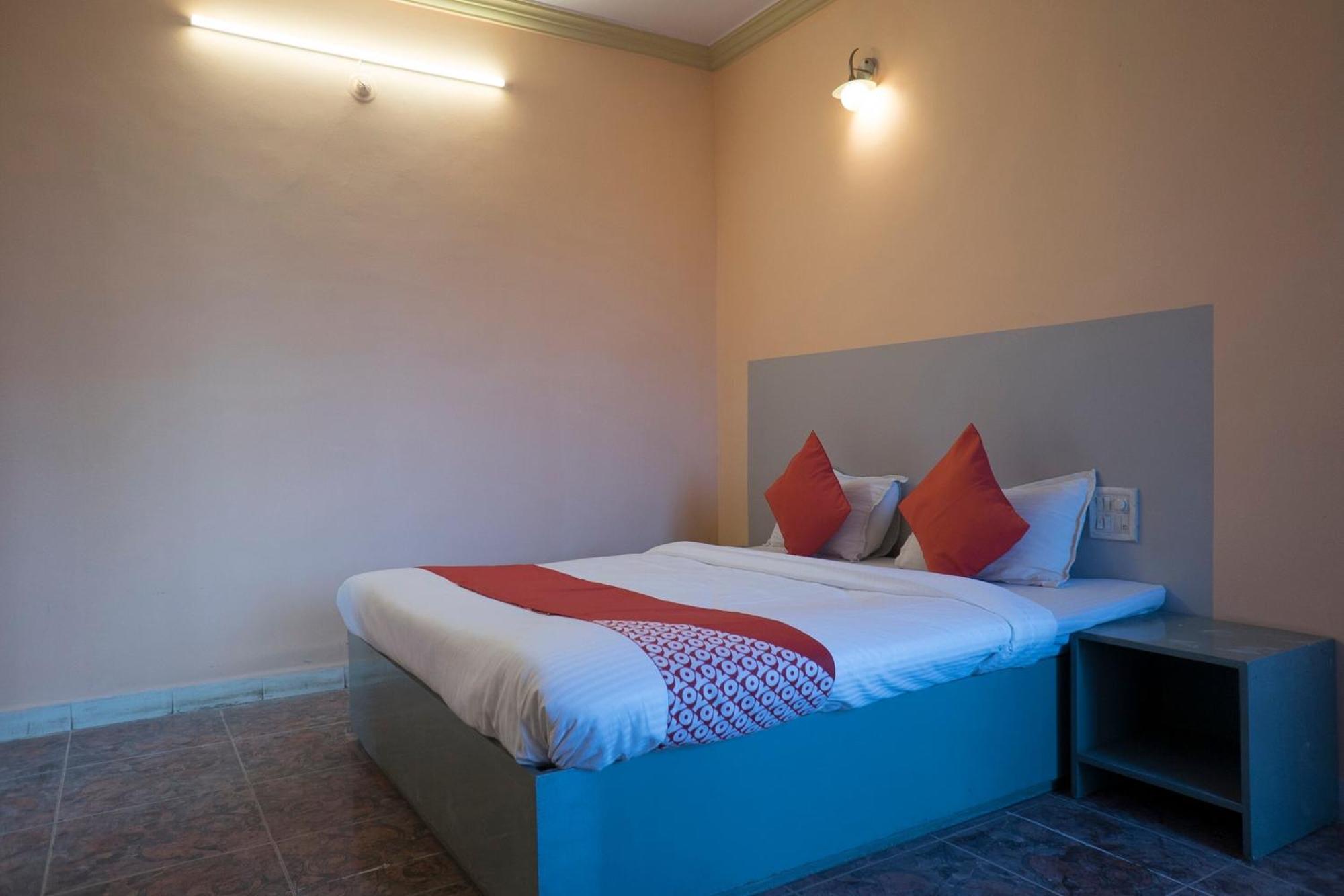 Oyo Flagship 37830 Hotel Aakar International Satara Eksteriør bilde